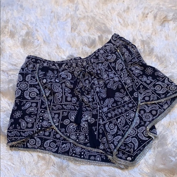 Francesca’s Beaded, Tassle-Tie Shorts. - Picture 2 of 6